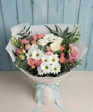 Букет цветов из:  Розы, Лизиантусы и Хризантемы в Новинки Нижний Новгород