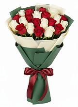 Букет Микс из красных и белых роз в Новинки Нижний Новгород