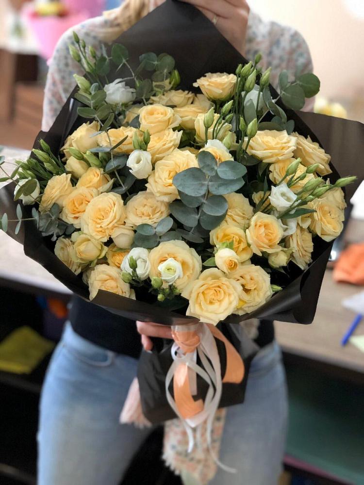 Букет цветов из: Розы и Лизиантусы в Новинки Нижний Новгород