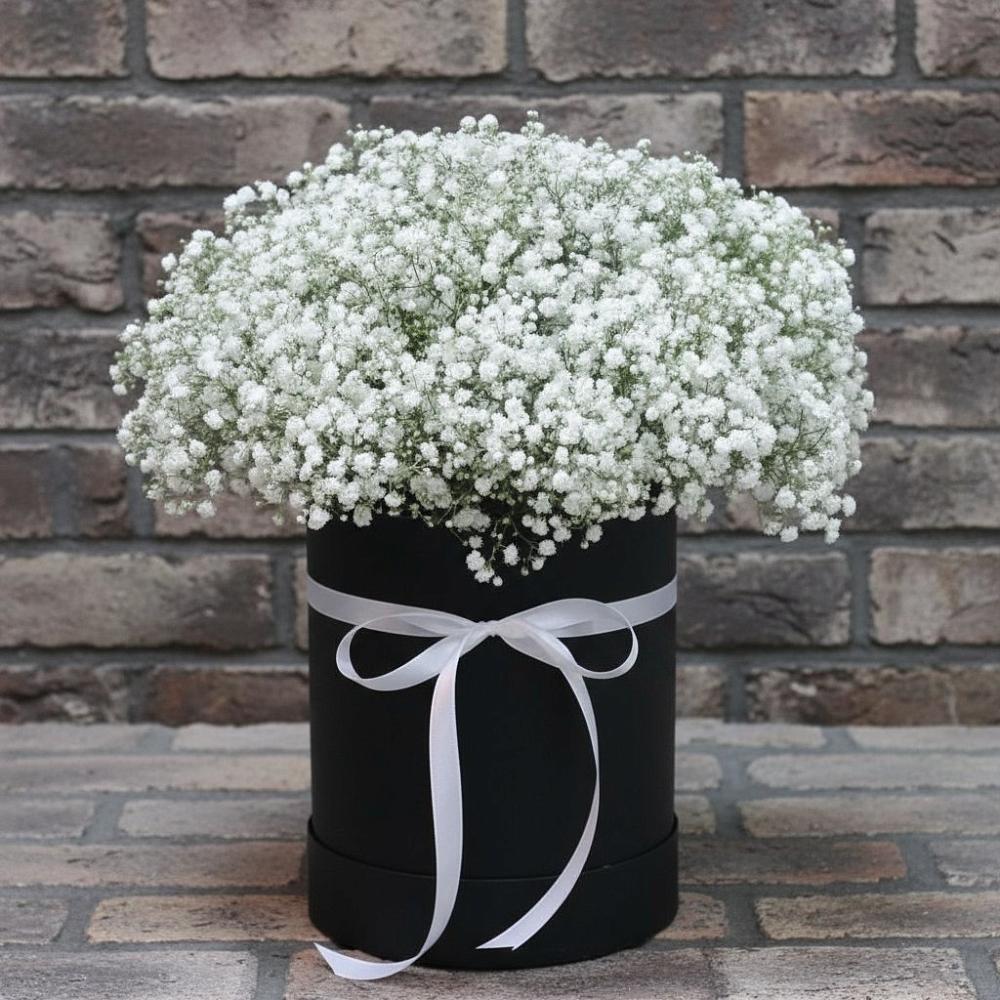 Цветочная композиция из Гипсофила в шляпной коробке в Новинки Нижний Новгород