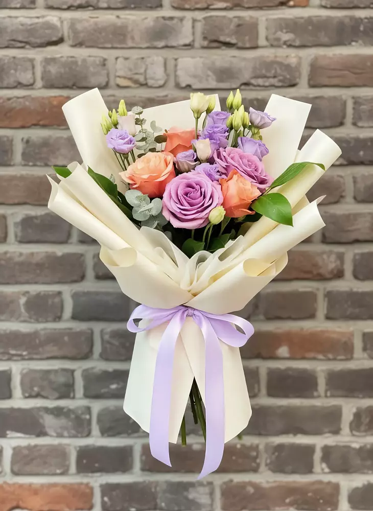 Букет цветов из: Лизиантусы и Розы в Новинки Нижний Новгород