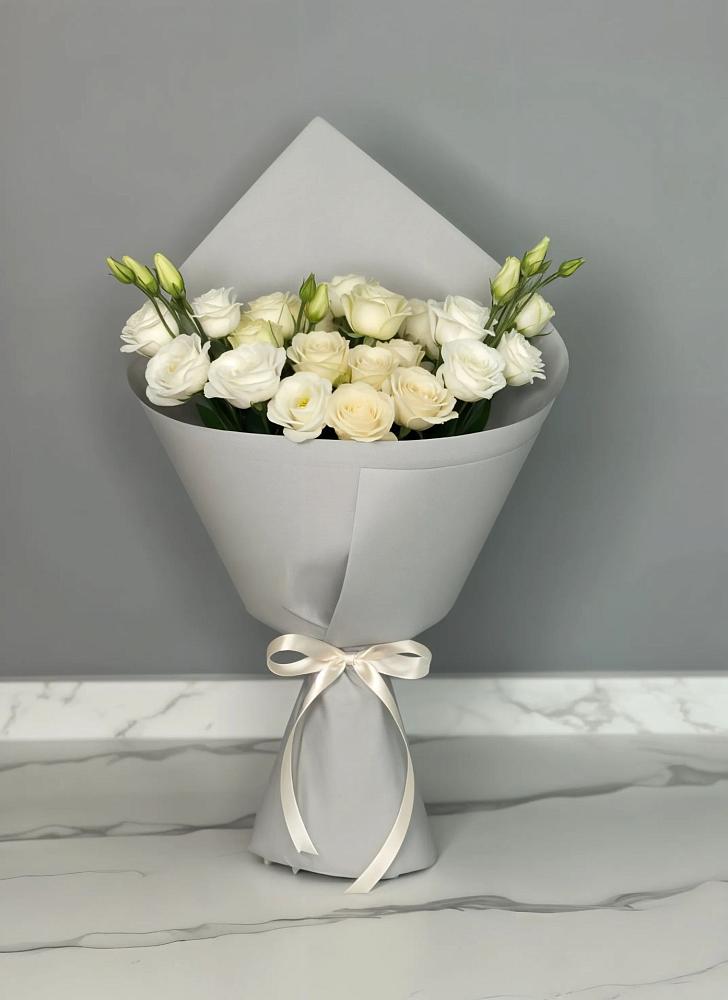 Букет цветов из: Розы и Лизиантусы в Новинки Нижний Новгород