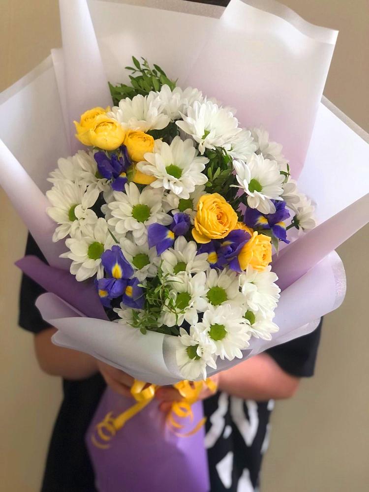 Букет цветов из: Ирисы, Хризантемы и Розы в Новинки Нижний Новгород