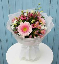 Букет цветов из:  Герберы, Альстромерии и Лизиантусы в Новинки Нижний Новгород