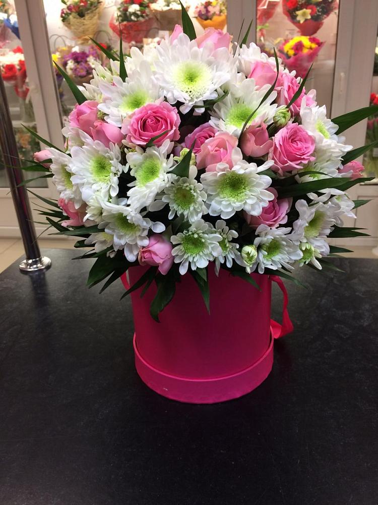 Цветочная композиция из Розы и Хризантемы в шляпной коробке в Новинки Нижний Новгород