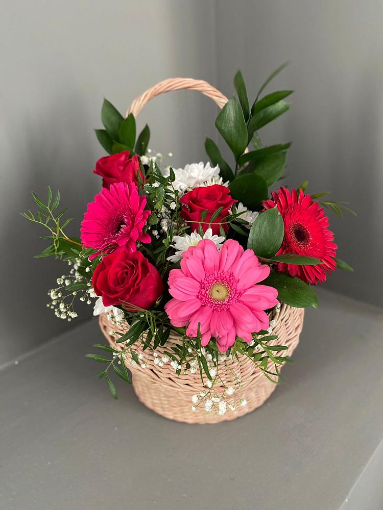 Цветочная композиция из Розы, Хризантемы и Герберы в корзине в Новинки Нижний Новгород